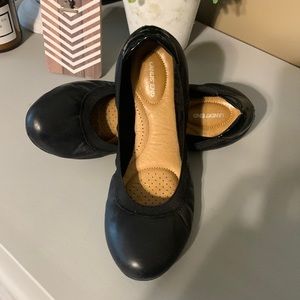 Lands end black ballet flats. Lots of great wear left!